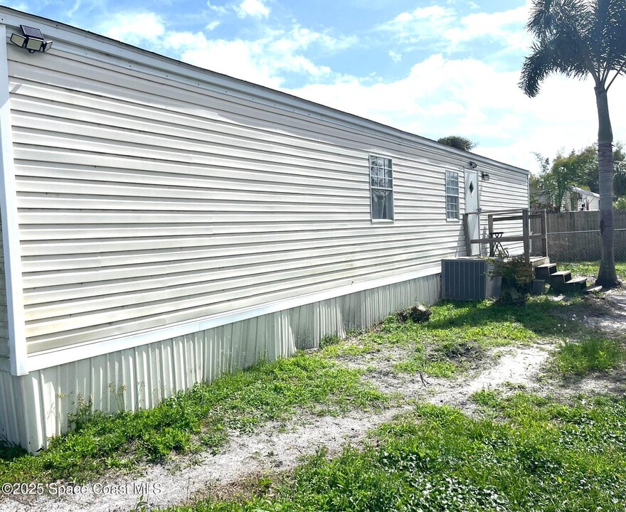 2508 Chatham Way NE in Palm Bay, FL - Building Photo