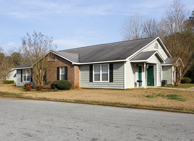 Sylacauga Garden Apartments in Sylacauga, AL - Building Photo - Building Photo