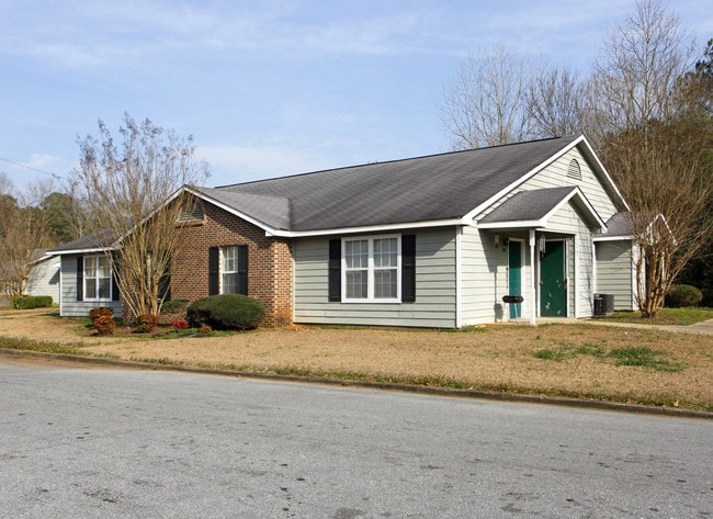 Sylacauga Garden Apartments in Sylacauga, AL - Foto de edificio - Building Photo