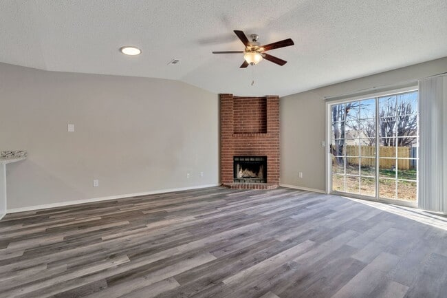 property at 1391 N Boxley Ave