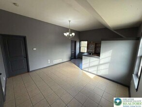 226 Sonny Dr, Unit Apt in Wind Gap, PA - Foto de edificio - Building Photo