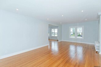 1 Lindberg Dr, Unit 2 in Latham, NY - Building Photo - Building Photo