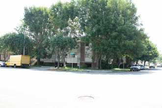 380 W Alameda Ave in Burbank, CA - Building Photo - Building Photo