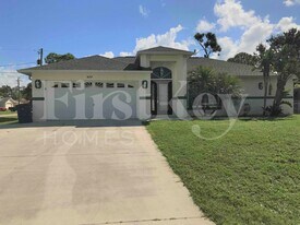 18205 Apple Rd in Ft. Myers, FL - Building Photo