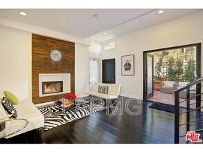 9842 Portola Dr in Beverly Hills, CA - Building Photo - Building Photo