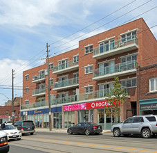 936-944 Kingston Rd in Toronto, ON - Building Photo - Building Photo