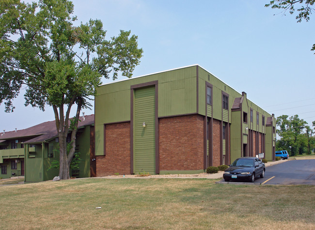 Summerwood Place Apartments in Springfield, MO - Building Photo - Building Photo