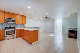 1013 Woodside Rd in Redwood City, CA - Building Photo - Building Photo