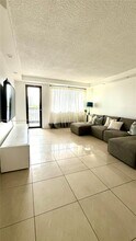 301 Golden Isles Dr in Hallandale Beach, FL - Building Photo - Building Photo