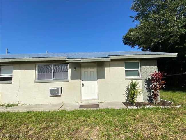 3215 Jeffcott St in Ft. Myers, FL - Building Photo - Building Photo