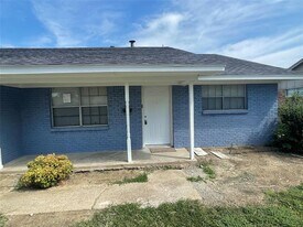 1819 Gravley Dr in Carrollton, TX - Building Photo