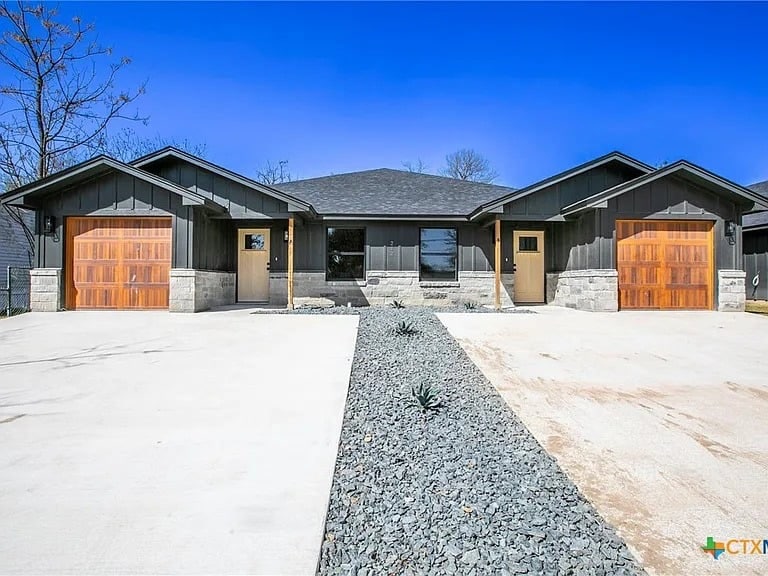 212-212 N Sparks St in Belton, TX - Building Photo