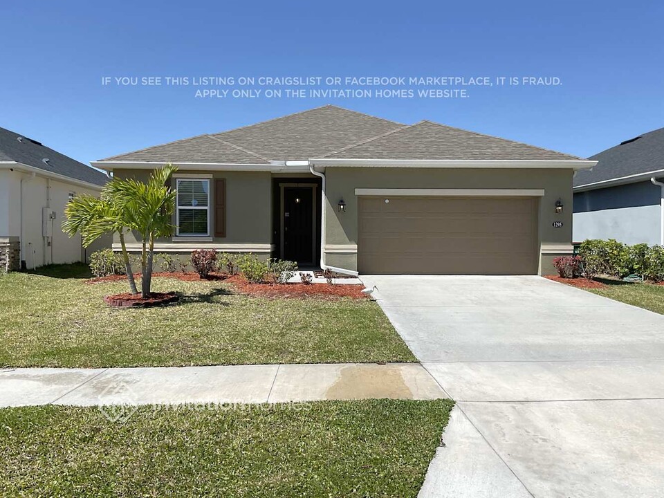 1295 Potenza Dr in West Melbourne, FL - Building Photo