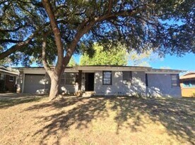 6833 Norma St in Fort Worth, TX - Building Photo