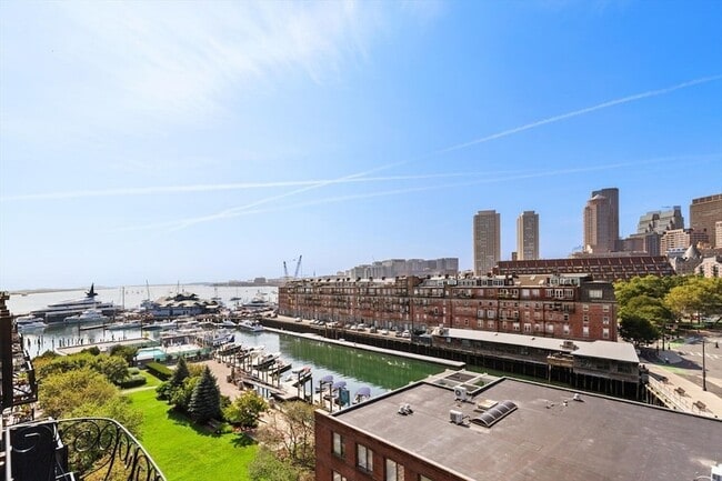 28 Atlantic Ave, Unit 618 in Boston, MA - Building Photo - Building Photo