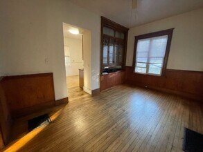 2574 N Oakland Ave in Milwaukee, WI - Building Photo - Building Photo