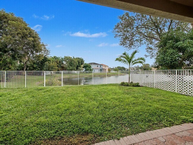 5884 NW 49th Ln in Coconut Creek, FL - Building Photo - Building Photo