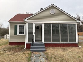 4037 Hilda St NE in Winston-Salem, NC - Building Photo