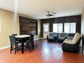 916 E Bob Barney Ct in North Las Vegas, NV - Building Photo - Building Photo