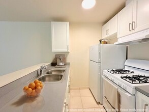630 N Van Buren in Stockton, CA - Foto de edificio - Interior Photo