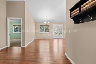 6929 N Country Homes Blvd in Spokane, WA - Building Photo - Building Photo