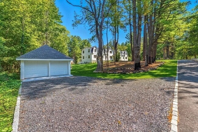 22 Lincoln Rd in Lincoln, MA - Foto de edificio - Building Photo