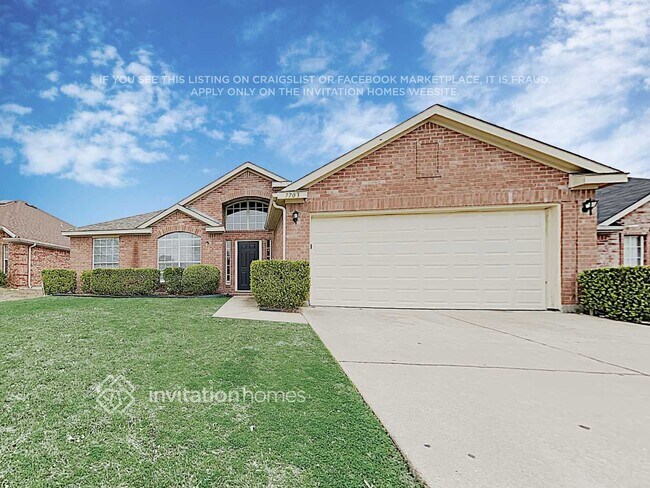 7703 Kittery Ln in Arlington, TX - Foto de edificio - Building Photo