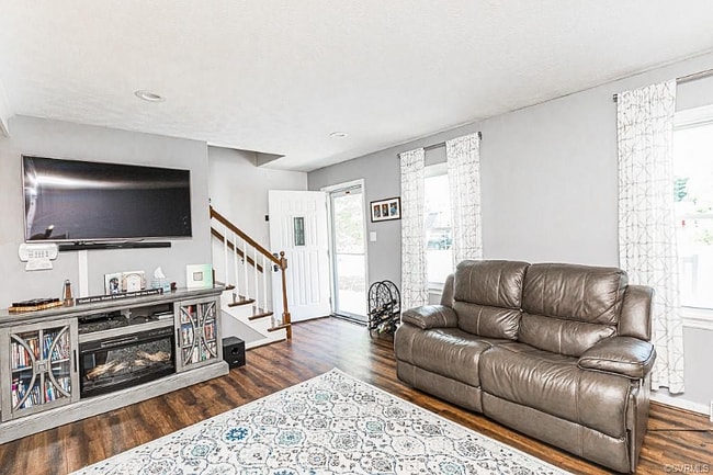 6492 Marie Ln in Mechanicsville, VA - Foto de edificio - Building Photo