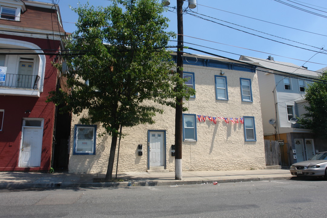 236 Hall Ave in Perth Amboy, NJ - Building Photo