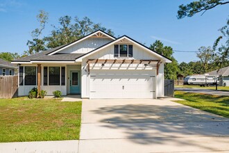 2398 Fairburn St in Pensacola, FL - Building Photo - Building Photo