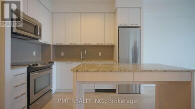 9471 Yonge St in Richmond Hill, ON - Building Photo - Building Photo