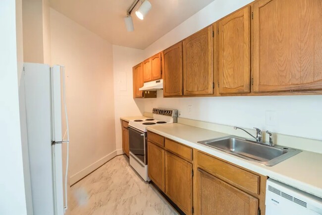 property at 1810 Ingleside Terrace NW