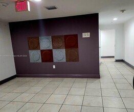 120 SW 8th Ave in Miami, FL - Building Photo - Building Photo