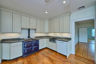 16 Indiana Terrace in Newton, MA - Building Photo - Building Photo