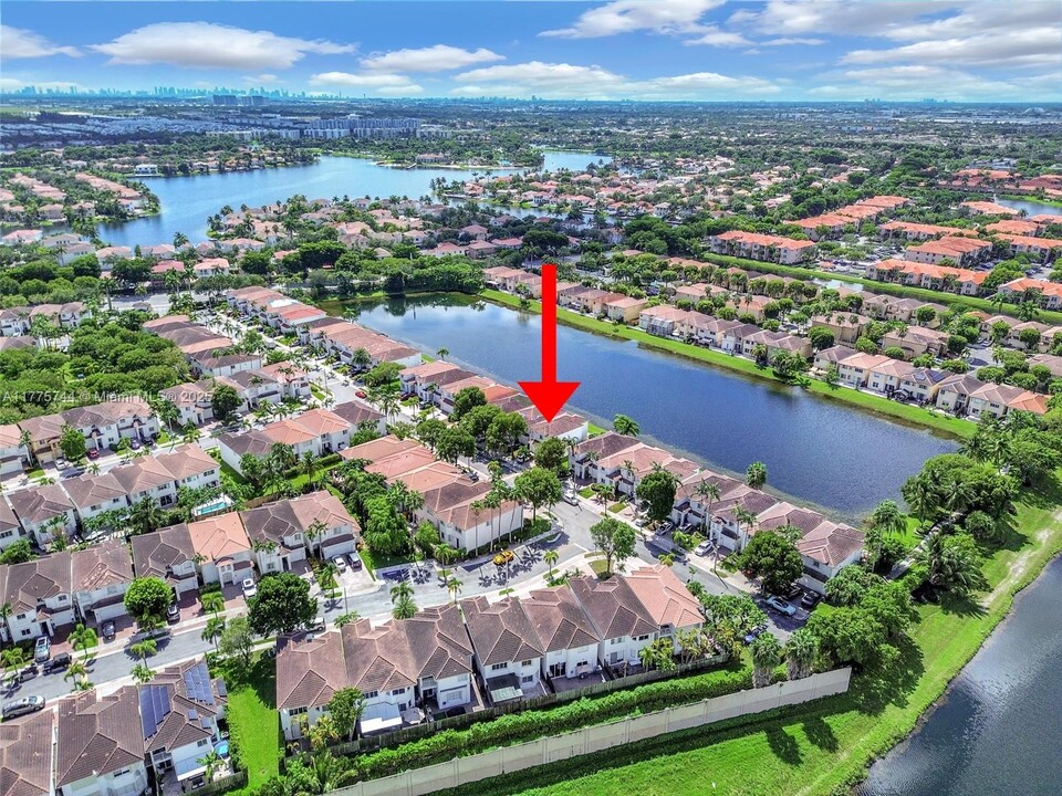 11582 NW 69th Terrace in Doral, FL - Building Photo