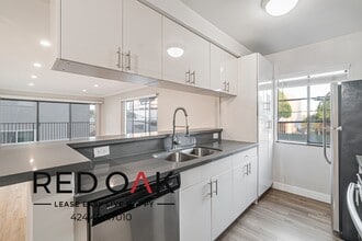 121 N Hamilton Dr in Beverly Hills, CA - Building Photo - Building Photo