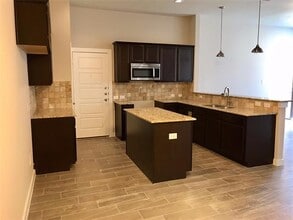 906 Skyview Dr in Midlothian, TX - Building Photo - Building Photo