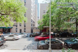 231 E 76th St in New York, NY - Foto de edificio - Building Photo