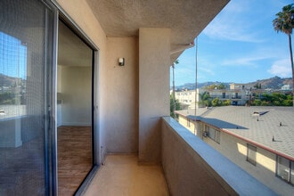 1332 N Vista St in Los Angeles, CA - Building Photo - Building Photo