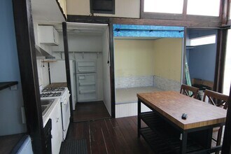 1045 Rosemont St, Unit Charming Casita in Austin, TX - Foto de edificio - Building Photo