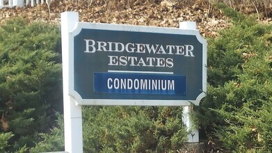 273 Bridge St in Groton, CT - Building Photo - Building Photo