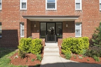 1344 Fort Stevens Dr NW in Washington, DC - Foto de edificio - Building Photo
