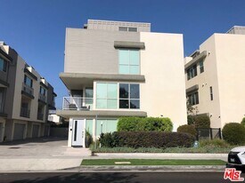 12003 Emery Ln in Los Angeles, CA - Building Photo