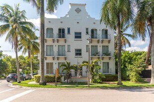 694 NE 76th St in Miami, FL - Building Photo