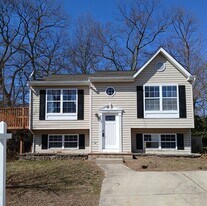 652 208th St in Pasadena, MD - Building Photo