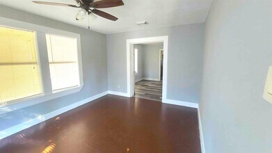 1016 N Commerce St in Baytown, TX - Building Photo - Building Photo