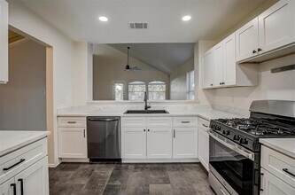 2016 Ravenscroft Dr in Austin, TX - Building Photo - Building Photo