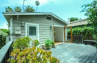 2349 Ocean Ave in Venice, CA - Building Photo - Building Photo