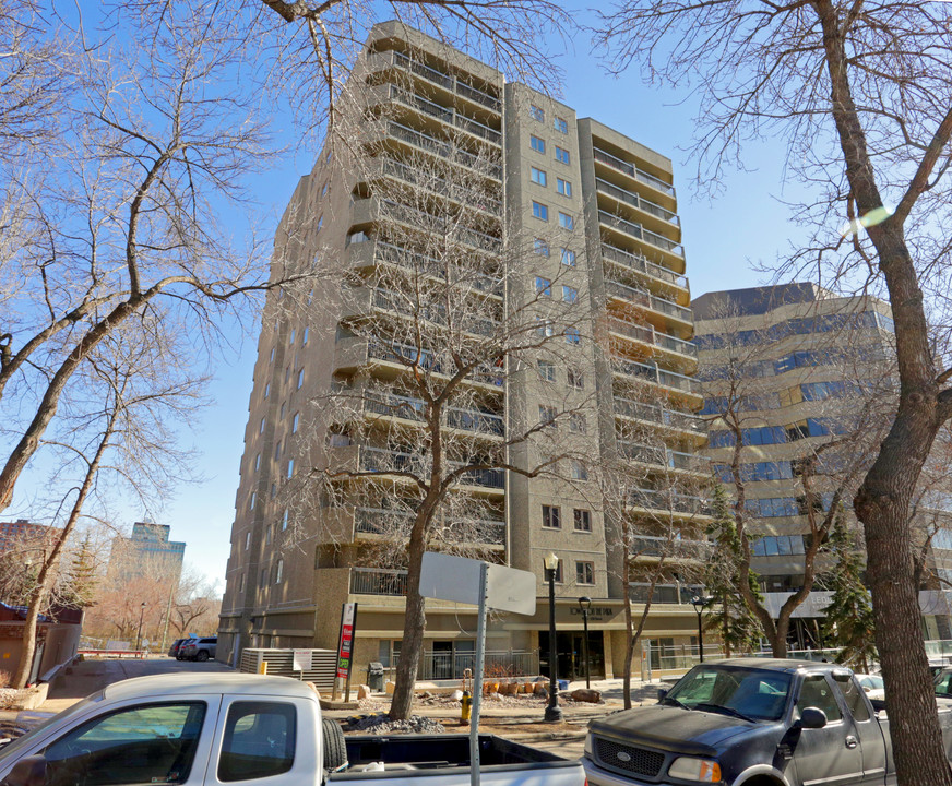 Tower On The Park in Edmonton, AB - Building Photo