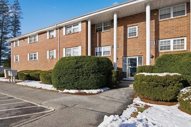 39 Pleasant St in Northborough, MA - Building Photo - Building Photo